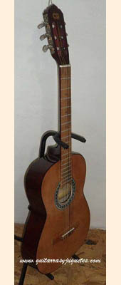 Guitarra Económica modelo CGE de Paracho Vista 6